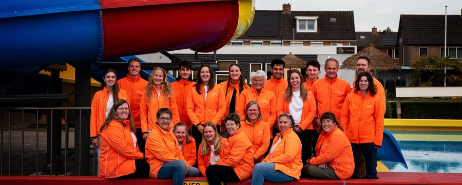 2026 Groepsfoto team Werkina + nieuwe glijbaan